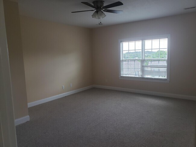 Building Photo - 3510 Walnut Grove Ln NE