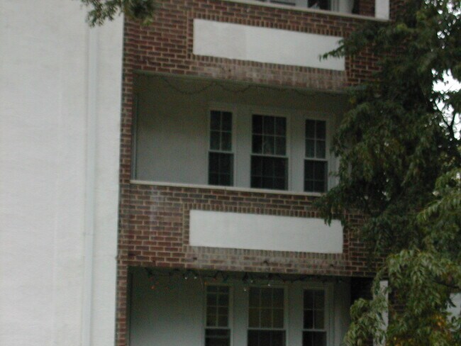 Foto del edificio - 4135 Roland Ave