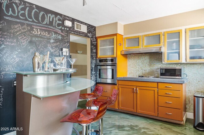 Foto del edificio - 6744 E Vernon Ave