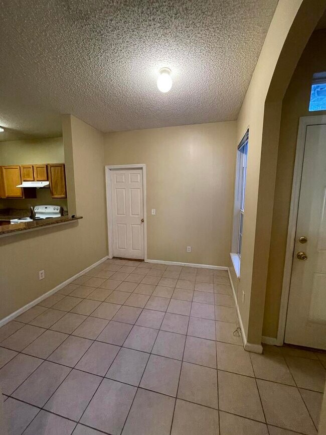 Building Photo - 463 Sherwood Oaks Dr