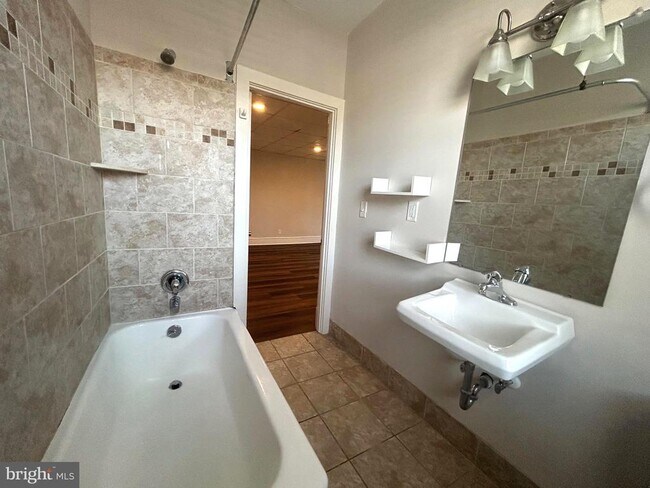 Foto del edificio - 1429 N Clayton St