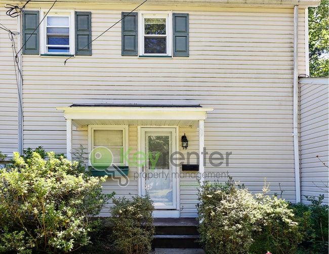 Building Photo - De Graw Ave Triplex