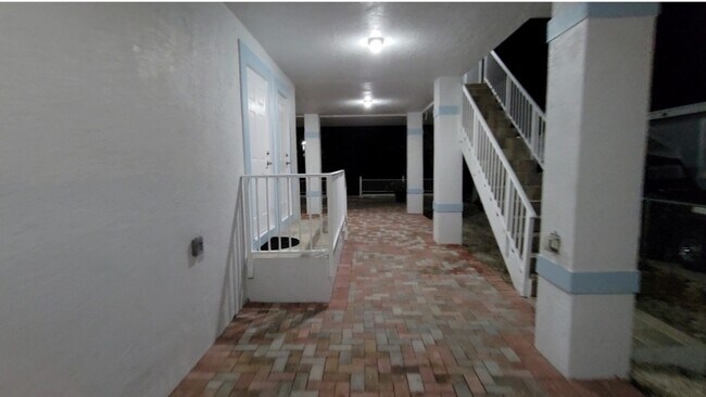 Foto del edificio - 137 Normandy Dr