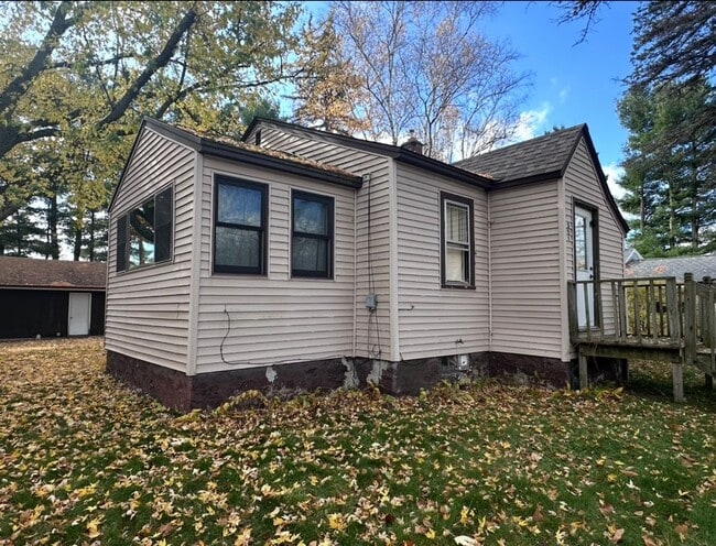 Building Photo - Click the “Apply Now” button or email wapmrentals@gmail.com for a prompt response.