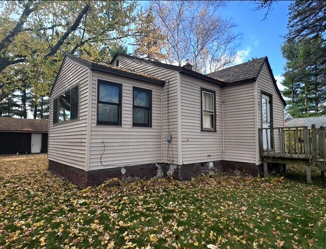 Foto del edificio - Click the “Apply Now” button or email wapmrentals@gmail.com for a prompt response.