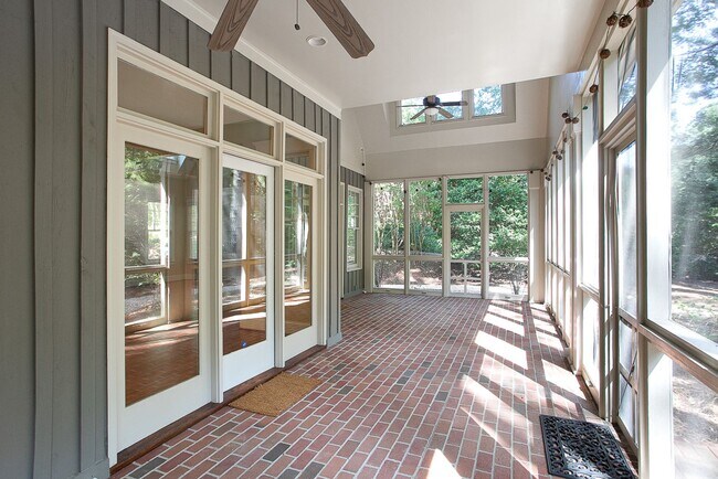 Foto del edificio - Improved price and available immediately!! Stunning Governor's Club Chapel Hill home!