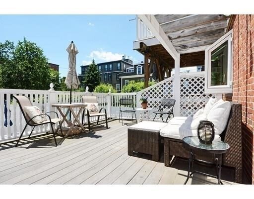Foto del edificio - 831 E 3rd St