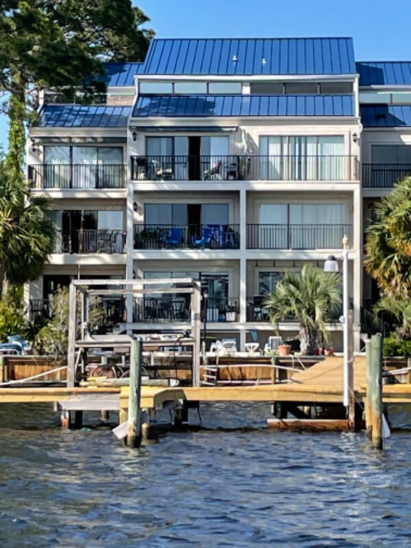 Foto del edificio - 6135 N Lagoon Dr