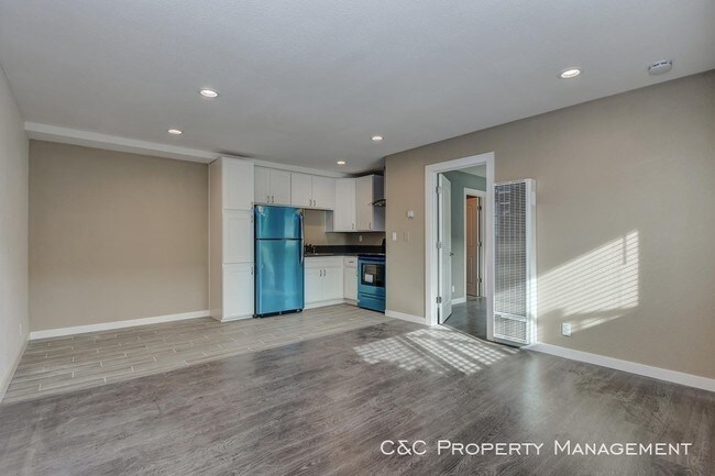 Building Photo - Remodeled One Bedroom