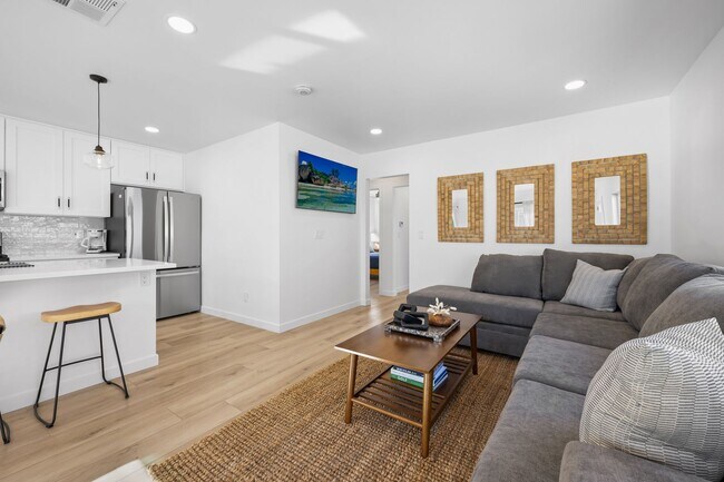 Foto del edificio - Newly Remodeled and Fully furnished- Mission Beach 5 bed 3 baths.