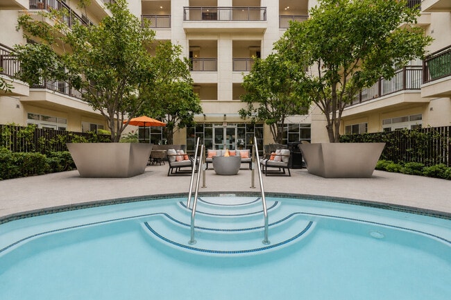 Broadstone Miracle Mile apartments — community photo - Broadstone Miracle Mile