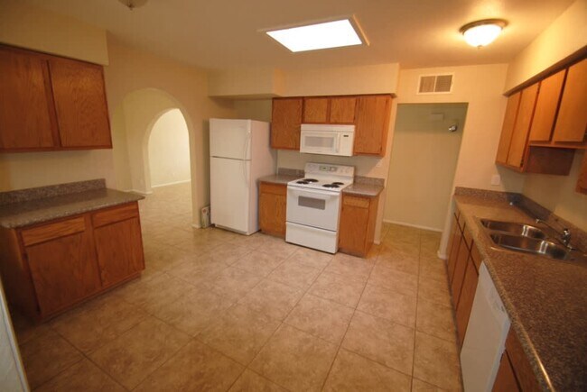 Building Photo - 1712 S Hardy Dr