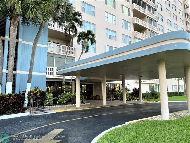 Foto del edificio - 4001 Hillcrest Dr