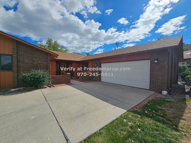 Foto del edificio - 2703 Crossroads Blvd