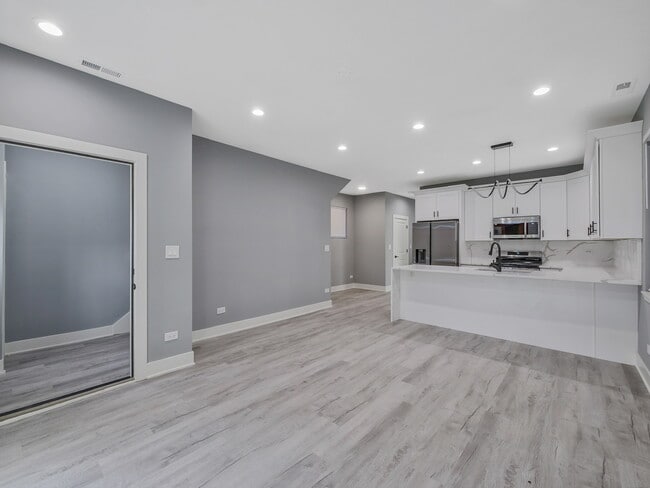 Building Photo - 1139 S Mozart St