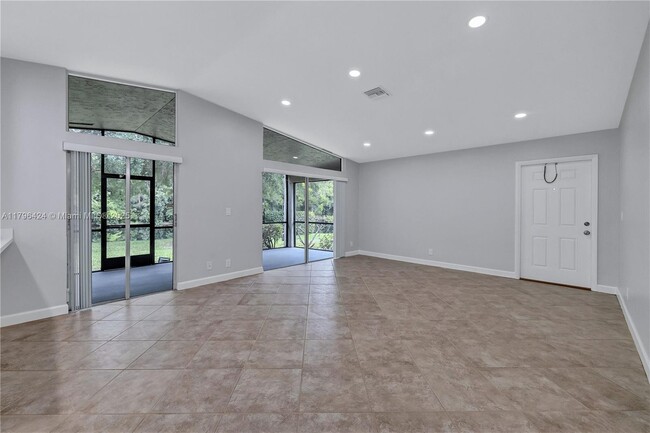 Building Photo - 618 Woodgate Cir