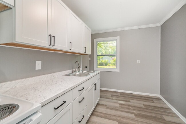 Building Photo - 2- Bedroom Single family home Only $1250/M...