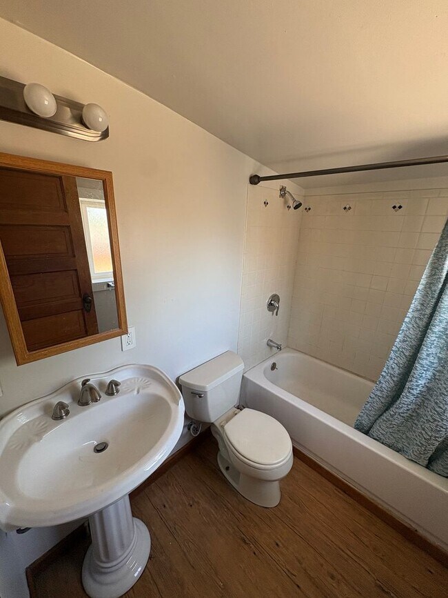 Building Photo - Private Suites in a Beautiful Shared Home Near UNC & Coffee Shops