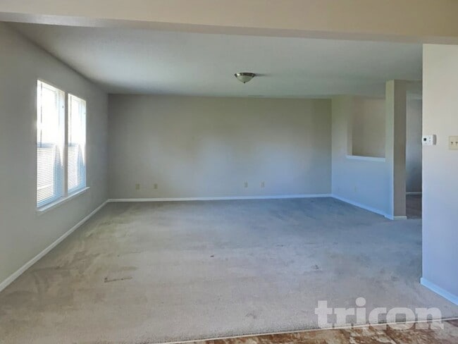 Foto del edificio - 5632 N Jefferson Dr