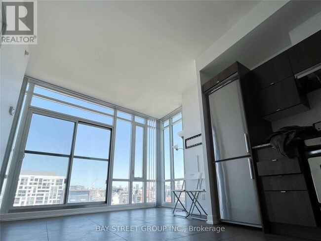 Building Photo - 170-1170 Fort York Blvd