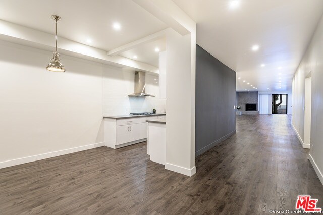 Building Photo - 8755 Shoreham Dr