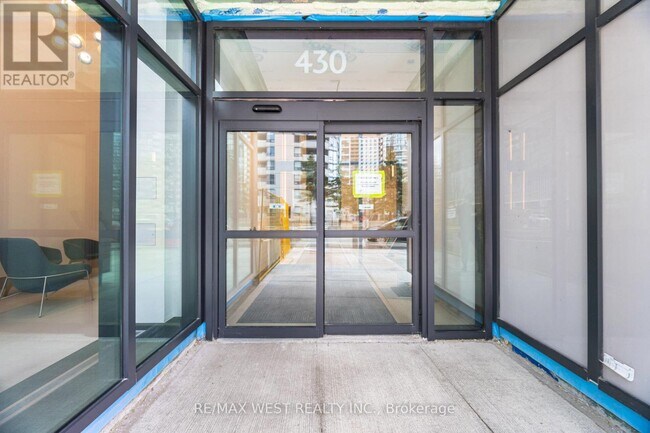 Photo du bâtiment - 430-4430 Square One Dr