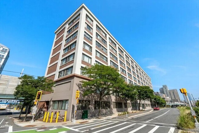 Foto del edificio - 169 Monsignor O'Brien Hwy