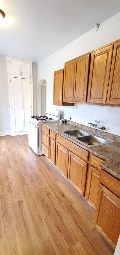 Foto principal - 332 S Webster Ave