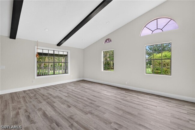 Foto del edificio - 16970 Carolyn Ln