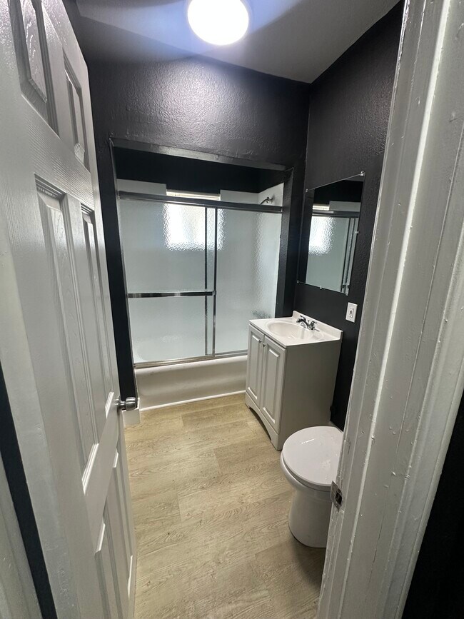 Photo - 248 E 54th, Los Angeles Apartment