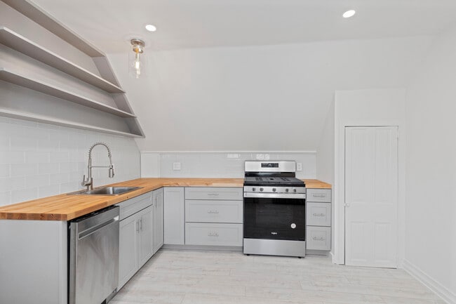 Building Photo - 75 W Ashland St