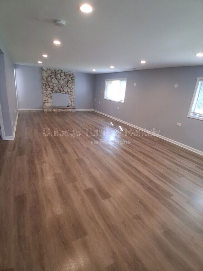 Foto del edificio - 1204 E 166th Pl