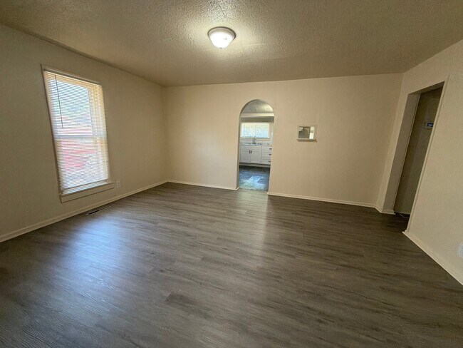 Foto del edificio - 760 E 8th St