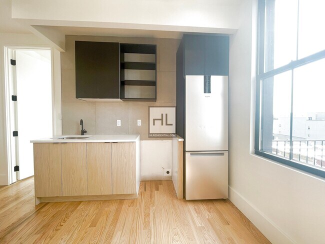 Building Photo - 1520 ST JOHNS PLACE Unit 5