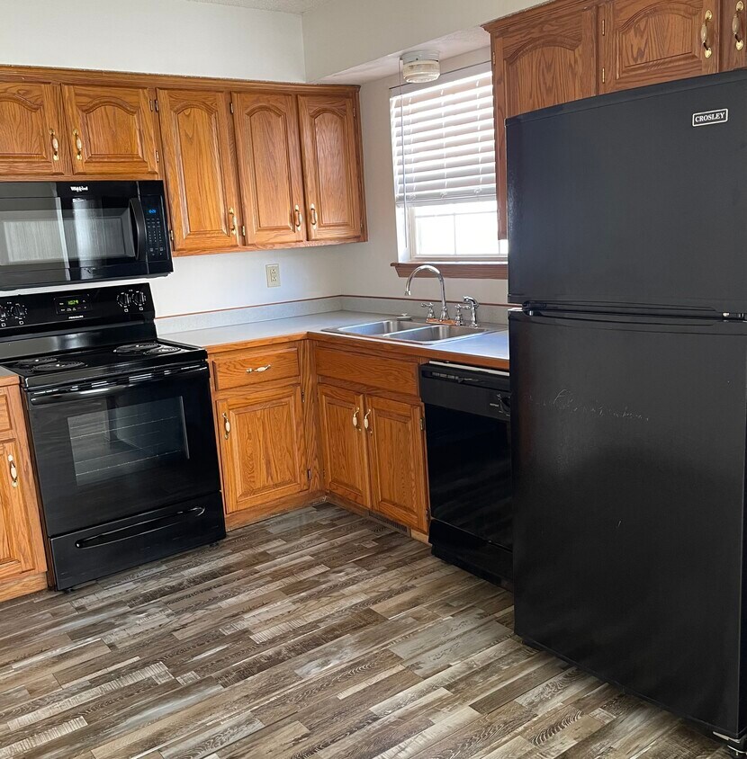 3315-B - 3315 N Range Line Rd
