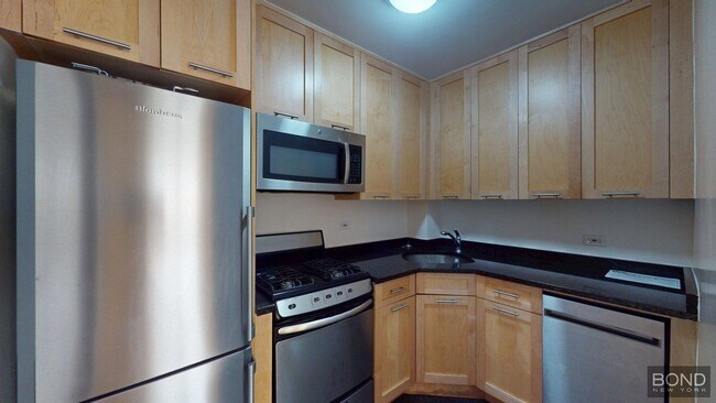 Building Photo - 435 E 79th St