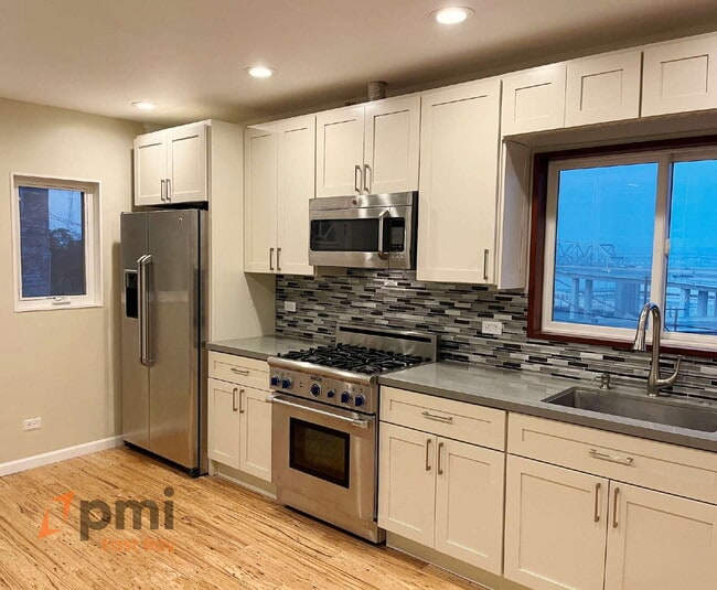 Building Photo - Modern 2bd/1ba Apartment with View