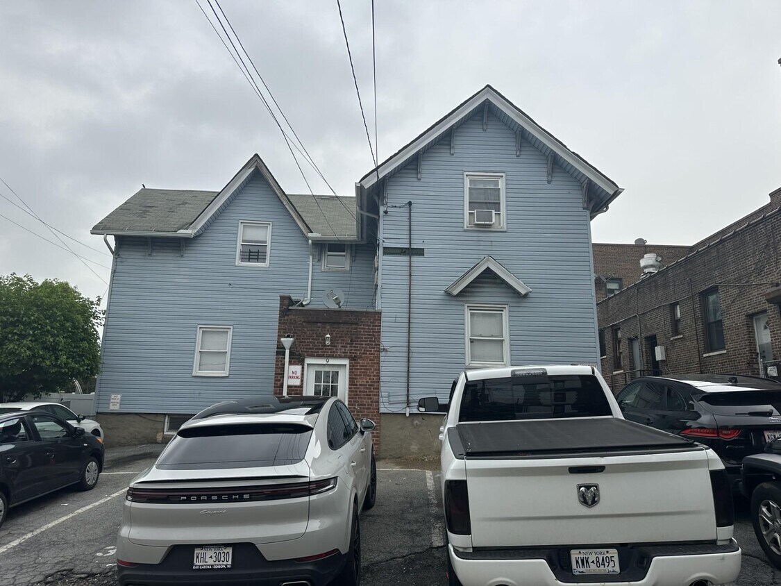 Primary Photo - 7 Webster Ave