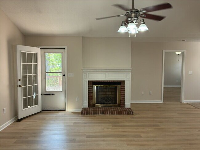 Foto del edificio - 122 Woodbridge Ct