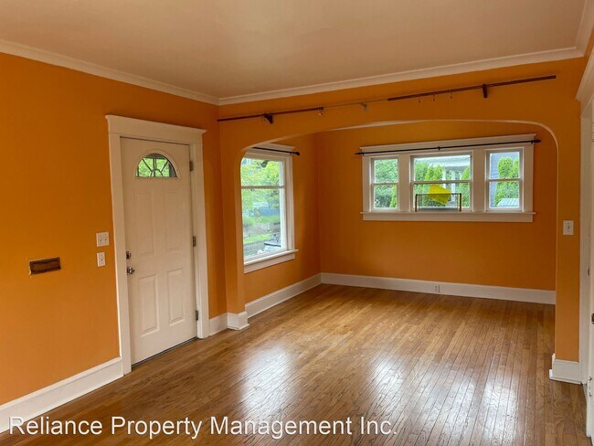 Building Photo - 3 br, 2 bath House - 3702 NE 12th Ave.