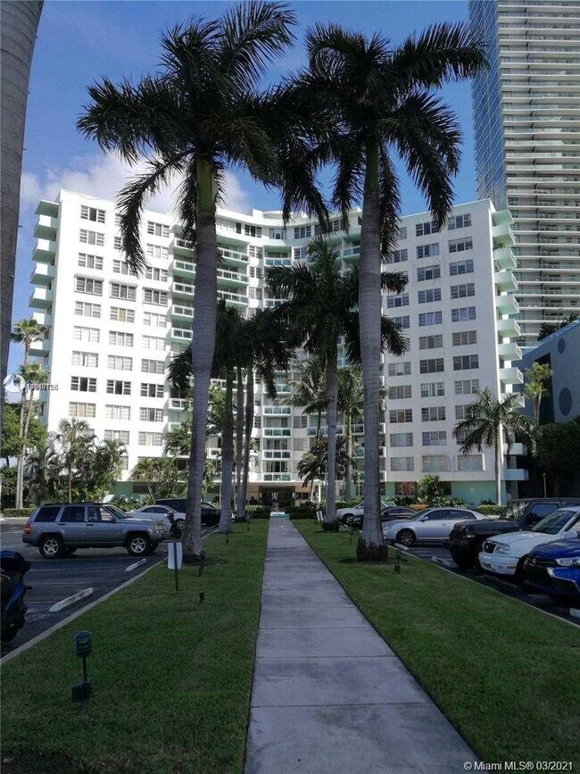 Building Photo - 3301 NE 5th Ave