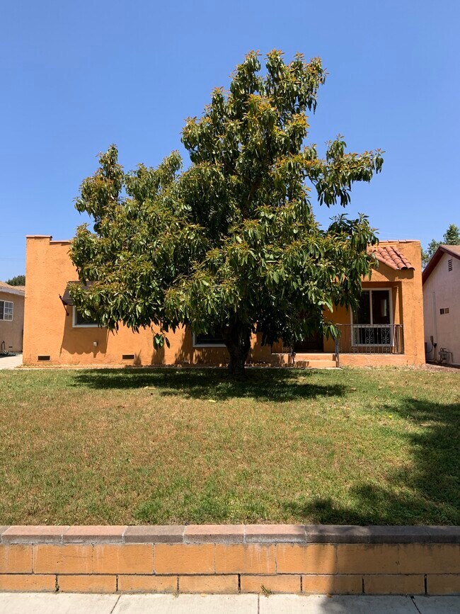 Building Photo - 739 E G St