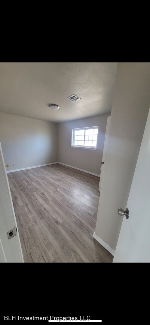 Building Photo - 4 br, 1.5 bath House - 1908 N Timber Avenue