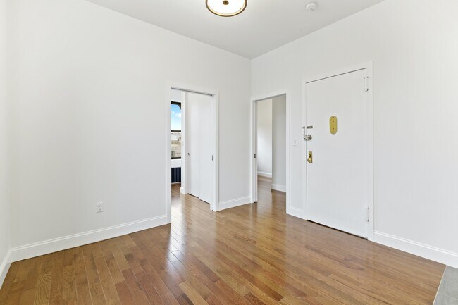 Building Photo - 477 3rd St
