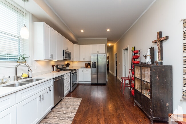Building Photo - 839 Lyman Ave