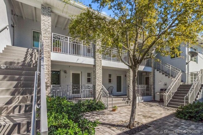Building Photo - 117 S Shore Dr