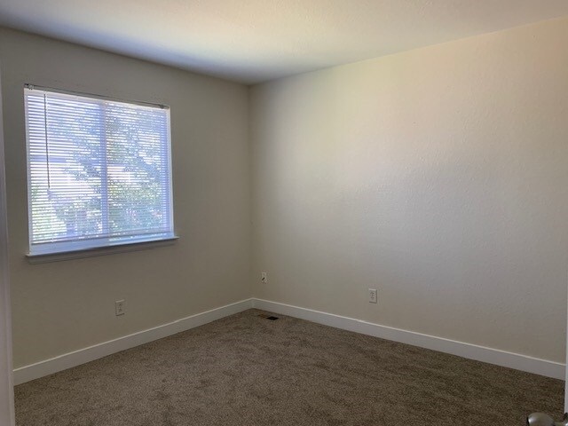Building Photo - 9985 Strathfield Ln