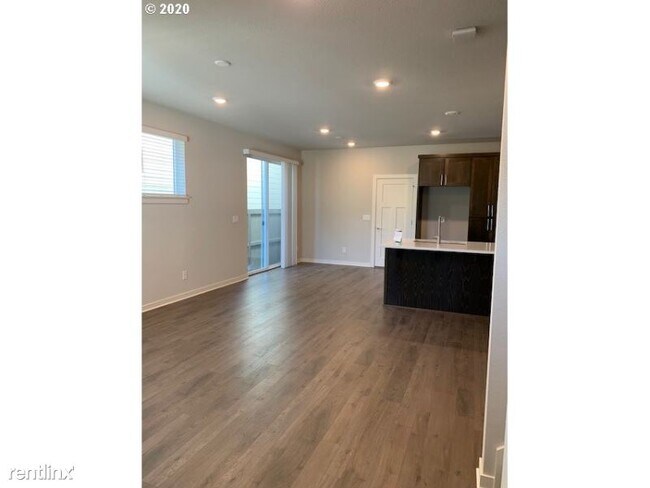 Foto del edificio - 3 br, 2.5 bath House - 6370 SE Genrosa St