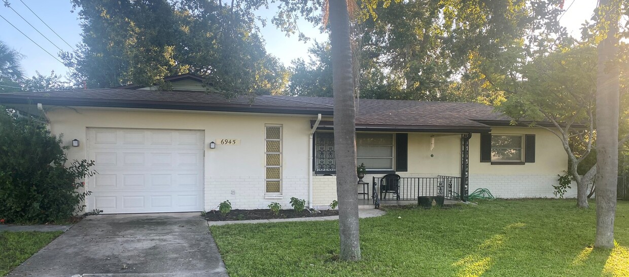 Primary Photo - 6945 Hibiscus Ave S