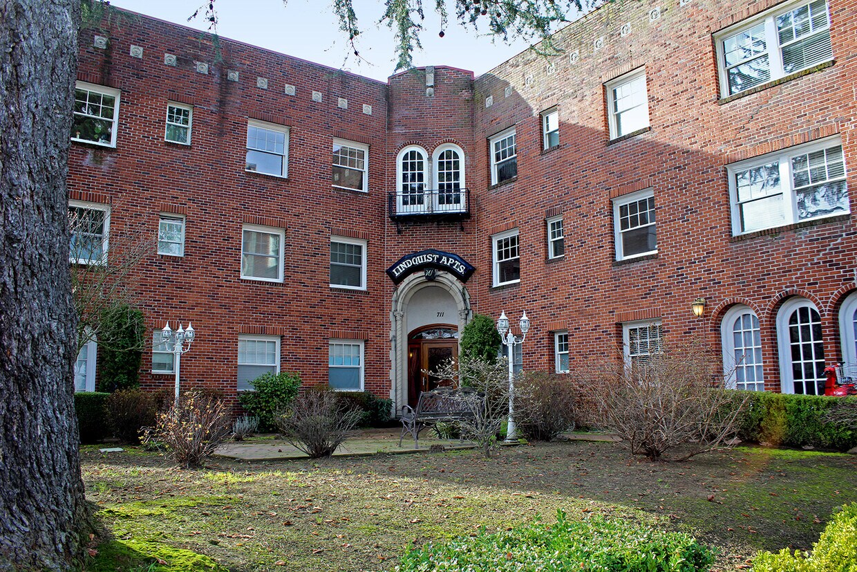 Primary Photo - KERNS: Exquisite 2 Bed Condo w/Nice Update...